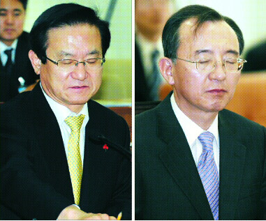 19일 열린 국회 법사위에서 이귀남(왼쪽) 법무부 장관이 의원들의 질의를 듣고 있다. 박일환(오른쪽) 법원행정처장이 잠시 눈을 감은채 질의를 듣고 있다. 이호정기자 hojeong@seoul.co.kr
