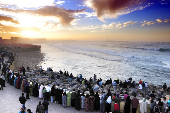 주말은 물론, 평일에도 많은 모로코인들이 즐겨 찾는 앙파힐 해변.