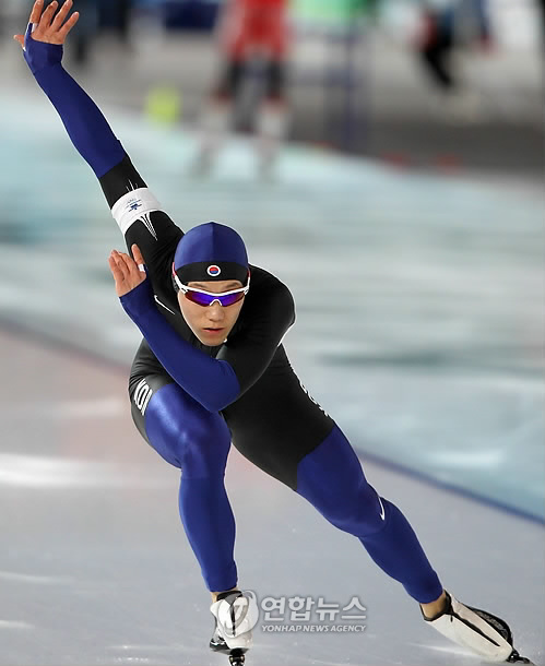 (밴쿠버=연합뉴스) 김현태 기자 = 16일 밴쿠버 리치몬드 올림픽 오벌에서 열린 2010 밴쿠버 동계올림픽 스피드스케이팅 남자 500m에서 모태범이 1차시기 2위를 기록하며 역주하고 있다.