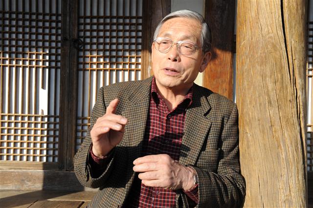 김경식 연정교육문화연구소장이 350년 된 고창 고택에서 살아온 소회를 밝히고 있다.