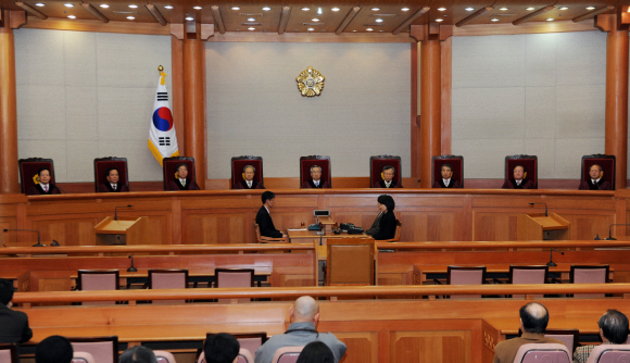헌법재판소가 대심판정에서 위헌법률심판 제청건을 결정하고 있는 모습(자료사진) 서울신문 포토라이브러리