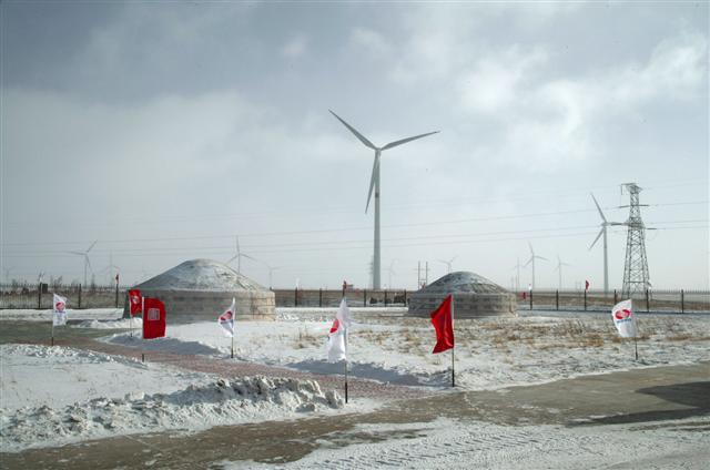 중국 내몽골에 한전과 중국 공기업이 합작투자해 총 1075㎿ 규모의 풍력단지를 짓고 있다. 한국전력공사 제공