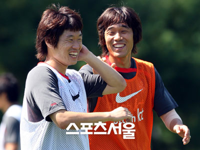 박지성(왼쪽)·박주영
