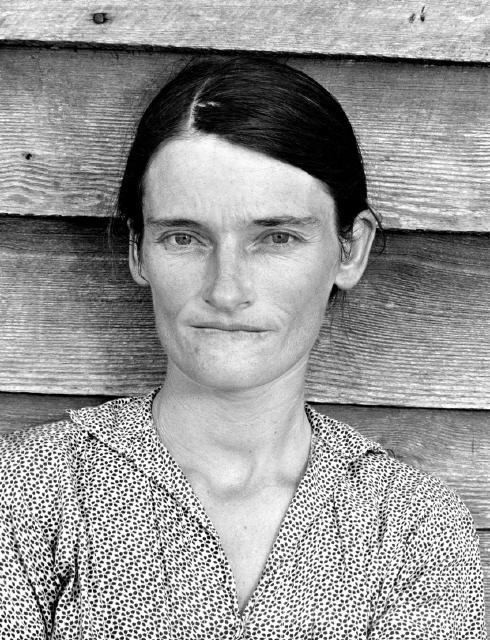 워커 에번스의 ´소작농의 아내, 앨라배마´(1936년) 