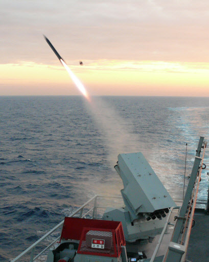 27일 동해상에서 열린 한·미 연합해상훈련에서 대어뢰음향대항체계(TACM) 발사훈련이 실시되고 있다.  해군 제공