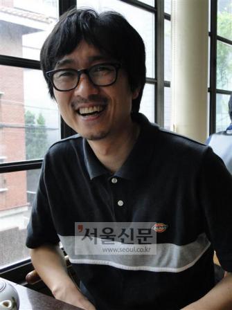 충무로보다 방송가에서의 활약상이 대단하다는 말에 장항준 감독은 “생계형 예능 출연”이라고 너스레를 떨었다.<br>