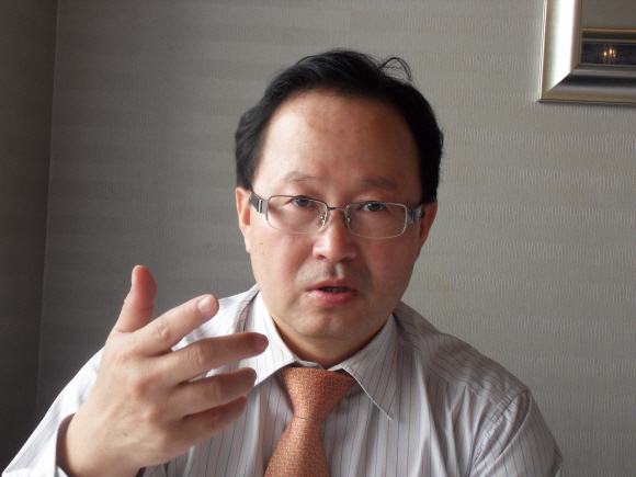 엄기성 우한 초대 총영사가 한국기업들의 화중경제권 진출 전략에 대해 설명하고 있다. 