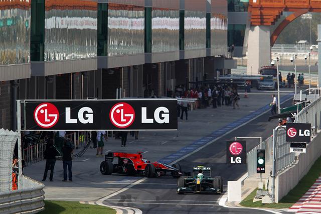 지난 22~24일 전남 영암에서 열린 ‘F1 코리아그랑프리’ 경기장에 공식 후원사인 LG전자 광고판이 걸려 있다. LG전자 제공