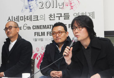 지난 5일 서울 낙원동 한 카페에서 기자들과 만나 영화제를 소개하는 영화인들. 왼쪽부터 이준익·이해영 영화감독, 김성욱 프로그래머. 