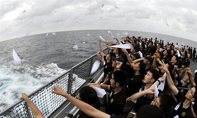 최영함 승조원들 “아덴만에 평화를” 