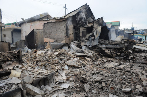 북한의 포격으로 주택가 건물이 처참하게 파괴됐다.  서울신문 포토라이브러리