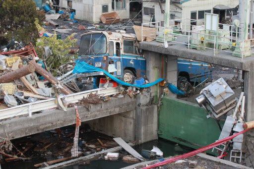 일본 동북지방에 진도 9의 강진이 발생한지 이틀이 지난 13일 오후 일본 이와테현 오후나토市 시가지가 쓰나미로 인해 초토화돼 있다. 연합뉴스