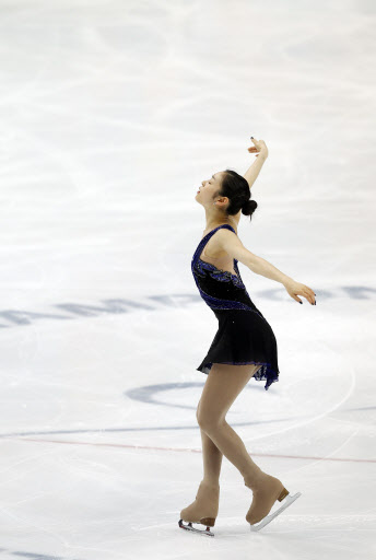 모스크바 세계선수권대회에 출전하는 김연아가 29일 러시아 모스크바 메가스포츠 아레나에서 열린 쇼트프로그램 드레스 리허설에서 지젤을 훈련하고 있다. 연합뉴스