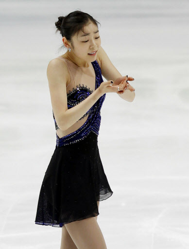 모스크바 세계선수권대회에 출전하는 김연아가 29일 러시아 모스크바 메가스포츠 아레나에서 열린 쇼트프로그램 드레스 리허설에서 지젤을 훈련하고 있다. 연합뉴스