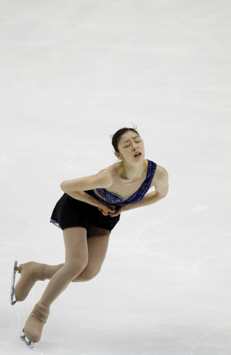 모스크바 세계선수권대회에 출전하는 김연아가 29일 러시아 모스크바 메가스포츠 아레나에서 열린 쇼트프로그램 드레스 리허설에서 지젤을 훈련하고 있다. 연합뉴스