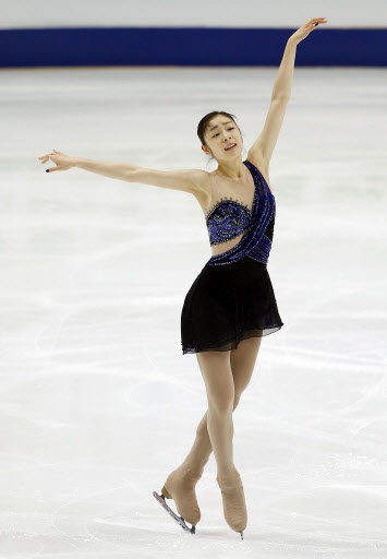 모스크바 세계선수권대회에 출전하는 김연아가 29일 러시아 모스크바 메가스포츠 아레나에서 열린 쇼트프로그램 드레스 리허설에서 지젤을 훈련하고 있다. 연합뉴스