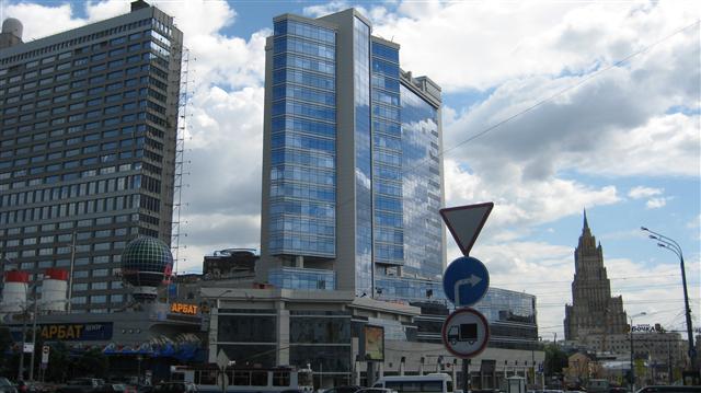 러시아 모스크바 노빈스키 대로 롯데플라자(오른쪽) 8층에 러시아 우리은행이 자리 잡았다. 