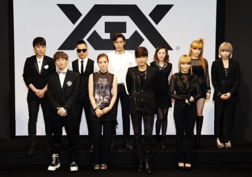 YG엔터테인먼트와 일본 음반유통사 에이벡스가 지난 21일 일본 도쿄 니코호텔에서 기자회견을 열고 일본 내 YG 패밀리 전용 레이블인 ‘YGEX(YG+AVEX)’ 출범을 알렸다. 사진은 이 자리에 참석한 빅뱅, 투애니원, 세븐, 거미 등의 YG 가수들. <br>연합뉴스