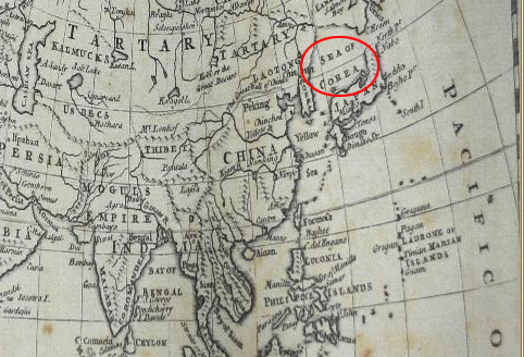 우리 영해인 동해를 일본해로 단독 표기하겠다는 미국 정부의 결정으로 논란이 이어지고 있는 가운데 9일 경북도가 동해를 ‘한국해’로 표기한 18세기 영국지도를 공개했다. 아시아 전역을 상세히 묘사한 이 지도는 1748년 영국의 출판업자인 토머스 제프리스가 만든 것으로, 동해를 ‘SEA OF COREA’(원 안)로 정확히 표기하고 있다. 연합뉴스