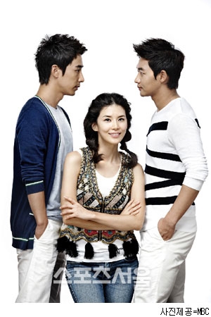 이보영(가운데)