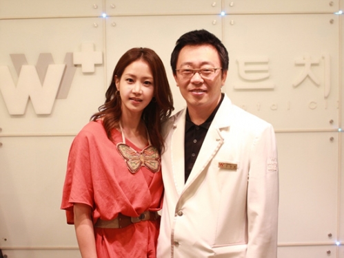 2개월 전 양악 수술을 한 사실을 공개한 신은경<br>화이트치과 제공