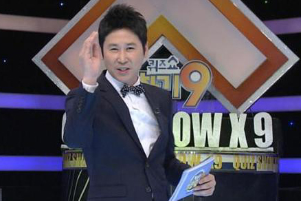14일 첫 방송되는 신개념 퀴즈 프로그램 ‘퀴즈쇼 곱하기 9’ 진행을 맡은 개그맨 신동엽. SBS 제공
