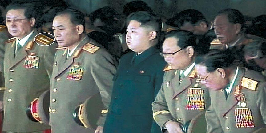 리영호 북한군 총참모장(왼쪽에서 두번째)