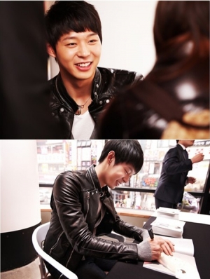 팬사인회 당시 박유천. <br>SBS 제공