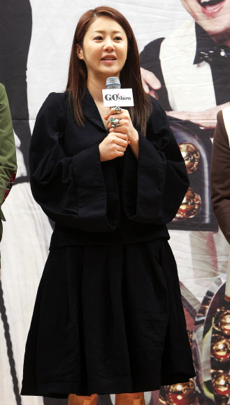 28일 오후 서울 양천구 목동 SBS 사옥에서 열린 ‘고쇼(GO Show)’ 기자간담회에서 MC를 맡은 배우 고현정이 질문에 답하고 있다.연합뉴스