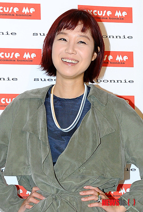 6일 오후 서울 강남구 청담동 슈콤마보니에서 배우 공효진이 포토타임을 갖고 있다.