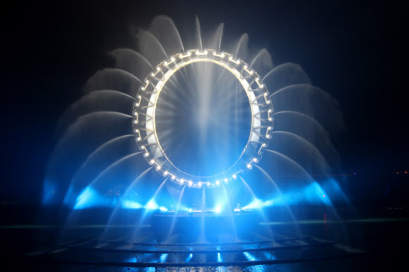 여수엑스포의 랜드마크 ‘디오(The O)’가 드디어 숨겨진 모습을 드러냈다.