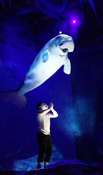 여수엑스포 개막식을 이틀 앞두고 9일 미디어 데이 행사가 열린 가운데 내외신 기자들에게 공개된 바다와 인류의 공존을 주제로한 영상이 공개됐다. 연합뉴스