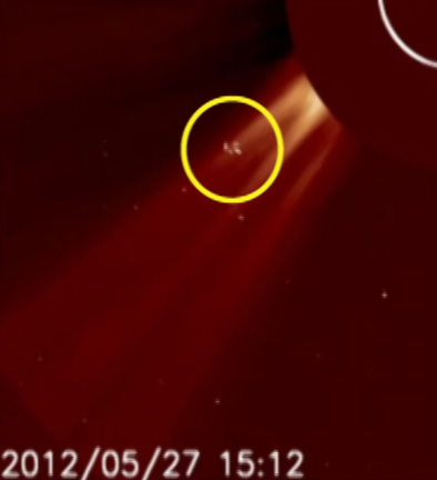 지난 27일 오후 3시 12분께 미항공우주국(NASA)의 태양관측위성 소호(SOHO)의 이미지에 전혀 새로운 형태의 미확인비행물체(UFO)가 포착됐다.
