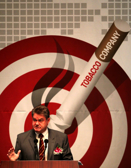 세계보건기구 서태평양지역사무처 한스 안델스 트로드손 기획실장이 31일 오전 서울 프레스센터에서 열린 ‘제25회 세계 금연의 날’기념식에서 축사를 하고 있다. 연합뉴스