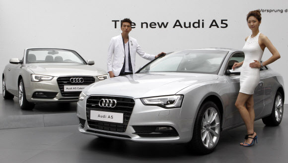 아우디 코리아가 11일 오전 서울 중구 파이낸스센터빌딩 앞 광장에서 ‘뉴 아우디 A5’와 ‘뉴 아우디 A5 카브리올레’ 출시 행사를 진행했다. 연합뉴스