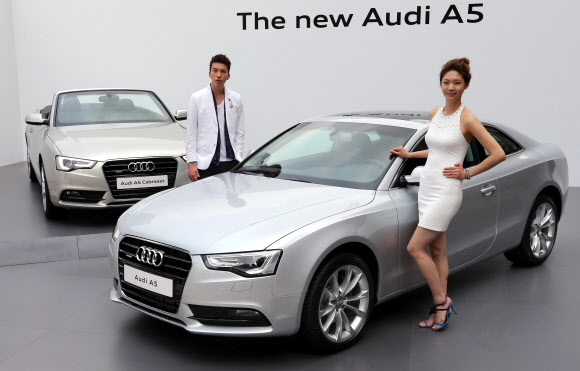 아우디 코리아가 11일 오전 서울 중구 파이낸스센터빌딩 앞 광장에서 ‘뉴 아우디 A5’와 ‘뉴 아우디 A5 카브리올레’ 출시 행사를 진행했다. 연합뉴스