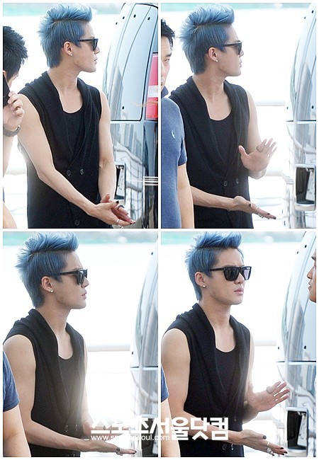 가수 김준수(XIA)가 지난 14일 오후 인천국제공항에 모습을 드러냈다. 인도네시아 공연을 위해 공항에 들어선 김준수는 위아래 올블랙 컬러로 매치해 그만의 카리스마를 풍겼다.