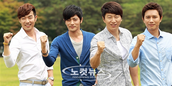 22일 오후 경기도 고양시 SBS탄현드라마센터에서 진행될 주말드라마 ‘신사의 품격’ 기자간담회에 앞서 출연 배우들이 포토타임을 갖고 있다. (왼쪽부터)이종혁, 장동건, 김수로, 김민종. 노컷뉴스