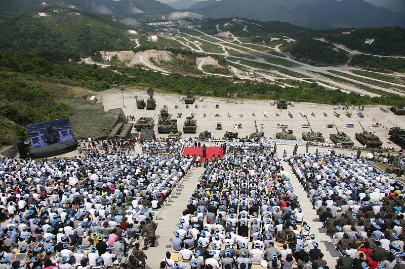 승진훈련장을 가득 메운 3,000여명의 참관단