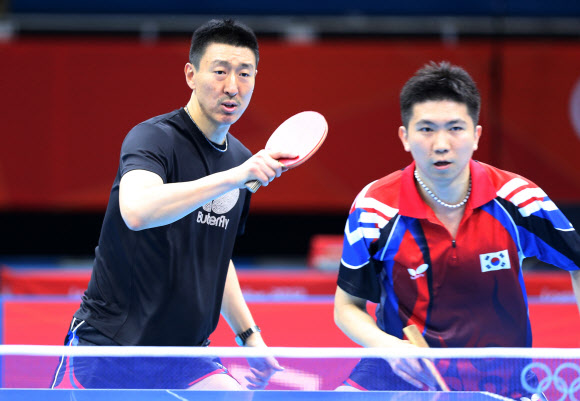 런던올림픽 개막을 하루 앞두고 27일  런던 엑셀 사우스 아레나에서 오상은과 주세혁이 마무리 훈련을 하고 있다. 런던 연합뉴스