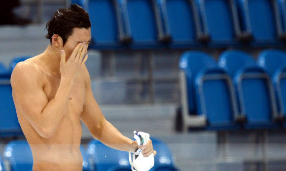 28일 오후(현지시간) 2012런던올핌픽 남자 수영 400M 자유형에 출전해 은메달을 획득한 박태환 선수가 아쉬운 표정을 짓고 있다. 런던=올림픽사진공동취재단