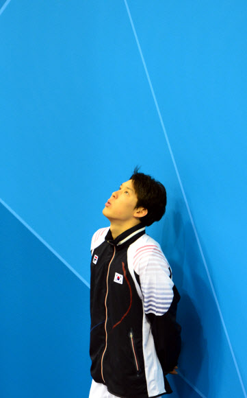 박태환이 28일 런던올림픽파크 아쿠아틱스센터에서 열린 남자 수영 400m에서 은메달을 차지한 후 시상대에서 아쉬운 표정을 짓고 있다. 런던=올림픽사진공동취재단