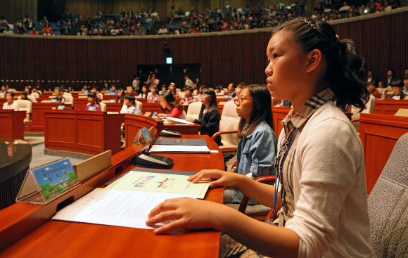 제8회 대한민국 어린이국회가 14일 오후 서울 여의도 국회 제2회의장((예산결산특별위원회 회의실)에서 열리고 있다. 연합뉴스