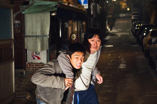 장애를 가진 아버지와 필리핀인 어머니를 둔 고교생 이야기를 다룬 영화 ‘완득이’의 한장면. MBC 제공