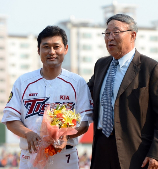 이종범(왼쪽)과 김응용 감독
