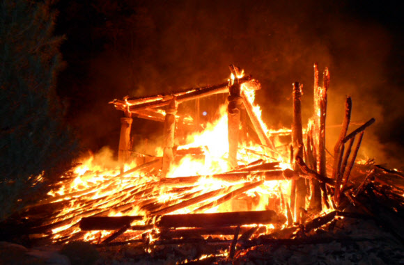31일 오전 2시10분쯤 전북 정읍시 내장사에서 불이 나 대웅전 89㎡가 모두 불에 탔다.  정읍소방서 제공