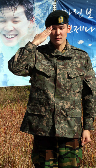마린보이 박태환이 4주간의 기초군사훈련을 마치고 31일 충남 논산시 육군훈련소를 퇴소했다. 연합뉴스