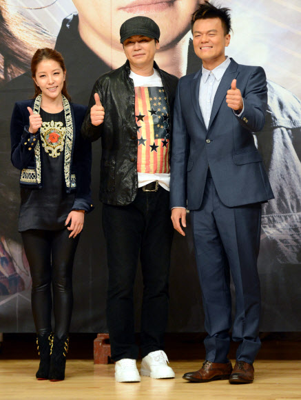 한류스타 보아, 그리고 YG엔터테인먼트의 양현석 대표와 JYP엔터테인먼트의 박진영 대표 등이 9일 SBS 목동 사옥에서 열린 ‘일요일이 좋다-K팝스타 시즌2’ 제작발표회에서 취재진을 위해 포즈를 취하고 있다.  김도훈기자 dica@sportsseoul.com