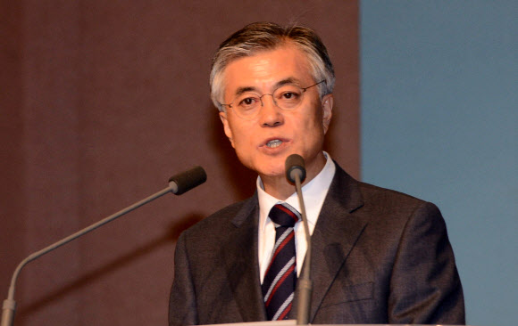 민주통합당 문재인 대선후보가 14일 오전 여의도 순복음교회에서 열린 국가조찬기도회에 참석, 인사말을 하고 있다. 연합뉴스