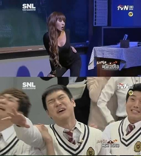 나르샤(위)가 ‘19금 연기’를 펼치고 있다. <br>tvN ‘SNL코리아’ 방송 캡처